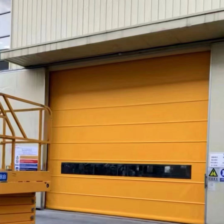 Ano ang mga katangian ng PVC rapid door?