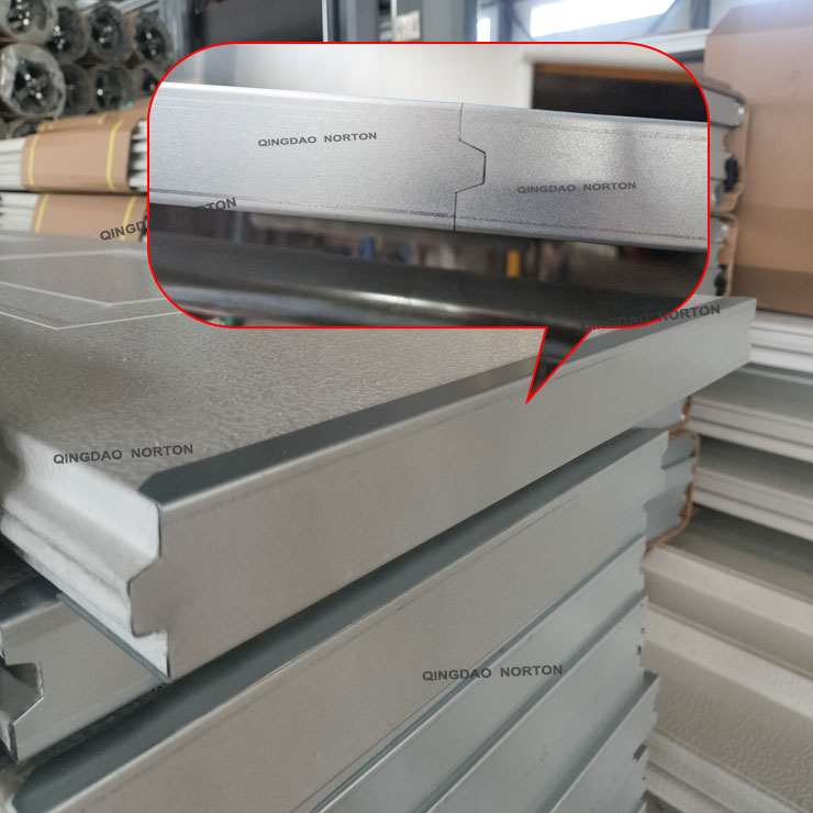 Polyurethane sandwich panel